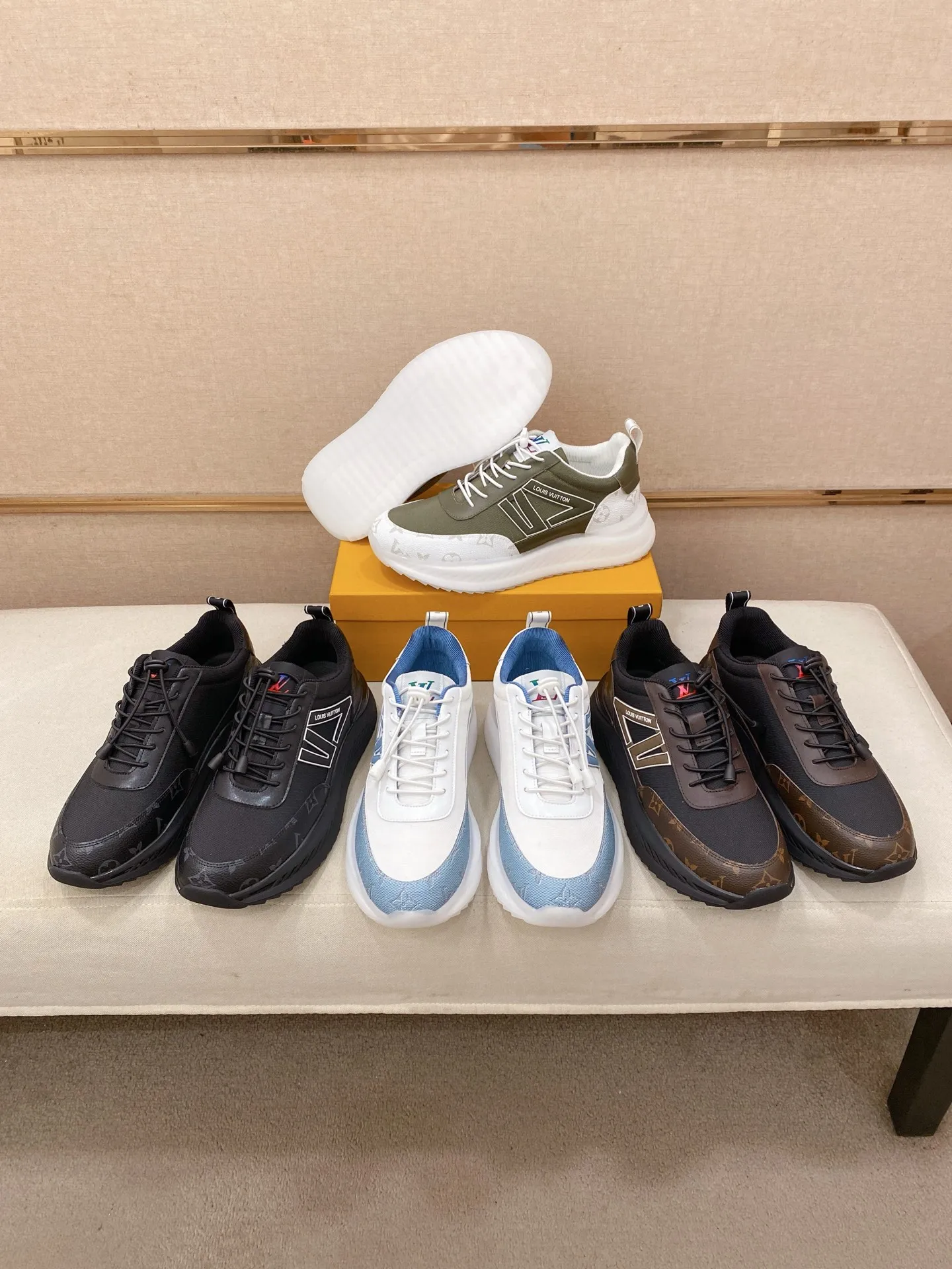 Factory price: 462💰🎉🎉LV~Louis Vuitton trendy men's shoes, new shipments, latest matching, the same style as the official website, super high quality, hot sales of the season [strong][strong][strong]Selected first-layer cowhide, comfortable cowhide lining, original last, comfortable on the feet, wear-resistant rubber outsole, size: 38-44.